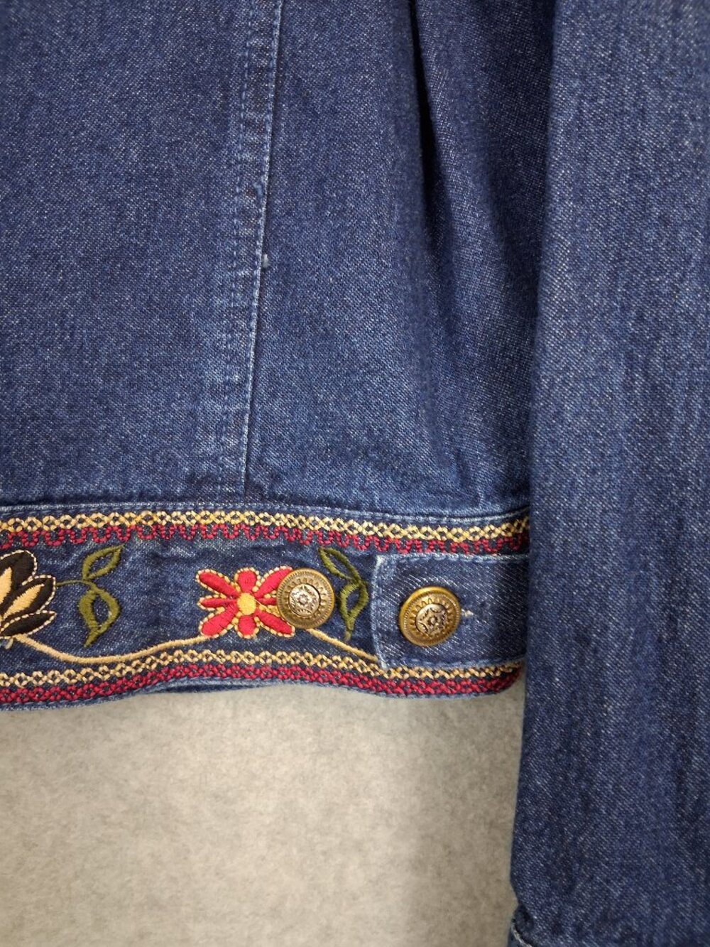 Rebecca Malone | Dark Wash Short Denim Jacket with Red Floral Embroidery | Sz L - Picture 5 of 8